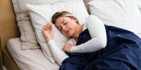 مخصوص کمبل کے بغیر نیند نہیں آتی؟ وجہ سامنے آگئی