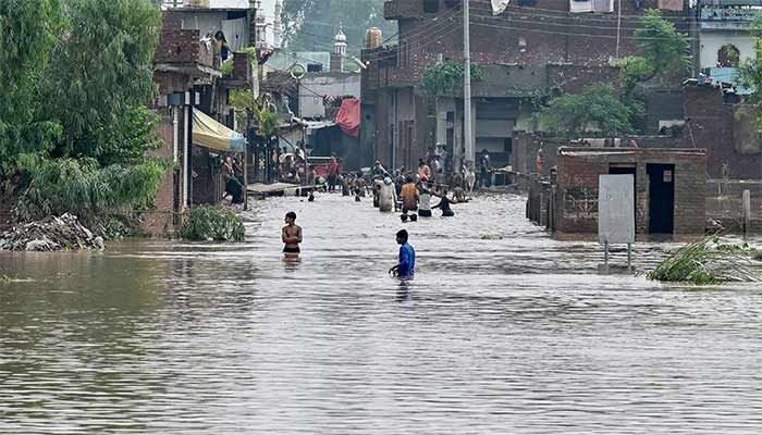 قادر اباد سیلاب کا ایک منظر ۔فوٹو: اے ایف پی