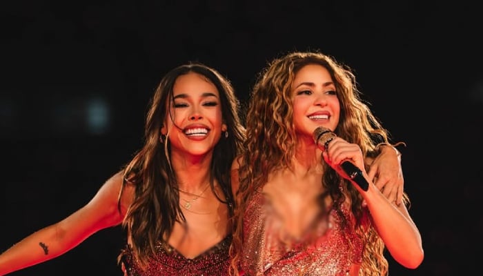 Shakira shakes LMYNL stage with electric ‘Soltera’ duet with Danna Paola