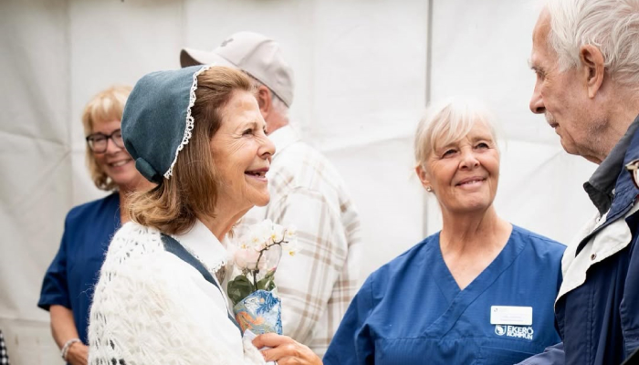 Queen Silvia hosts special picnic for senior citizens to mark Day of the Old
