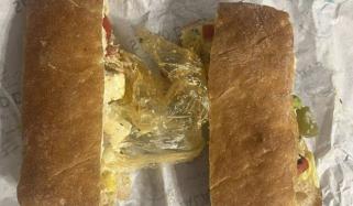 آن لائن فوڈ منگوانے والے خبردار، کہیں کھانے میں سے کچھ نکل نہ آئے