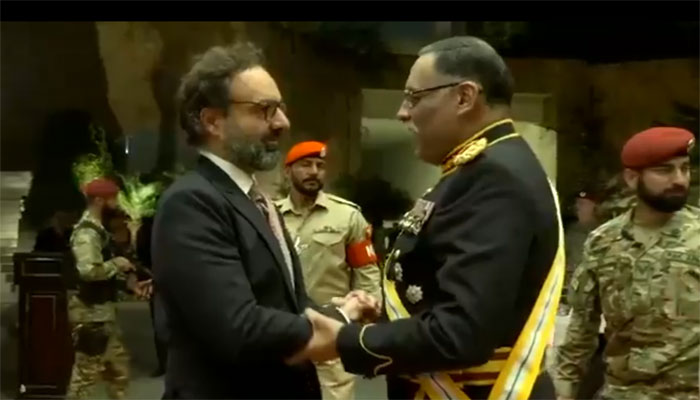 فوٹو گریب، سوشل میڈیا۔