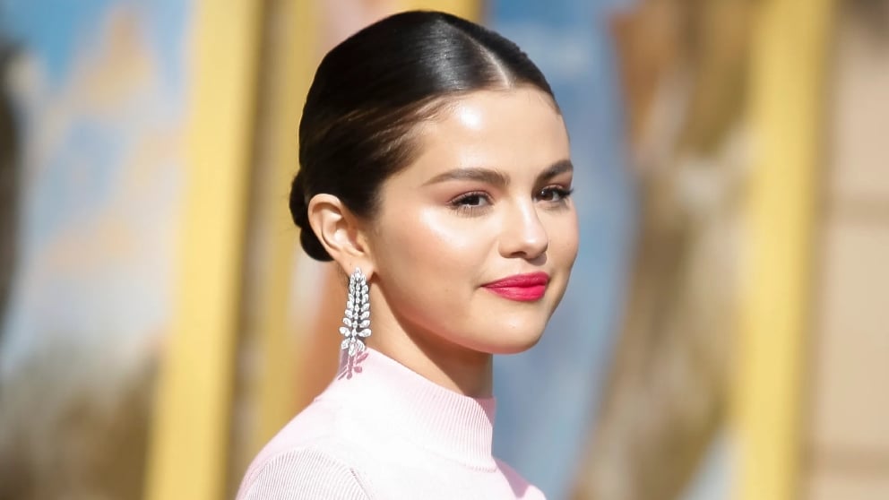 Selena Gomez dazzles in all-white ensembles for her bachelorette Cabo trip