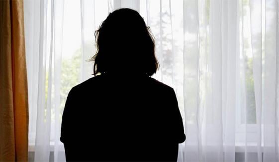 استاد نے حاضر دماغی سے طالبہ کی خودکشی کی کوشش ناکام بنا دی