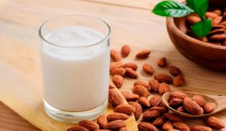 بادام کے دودھ کے حیرت انگیز فوائد