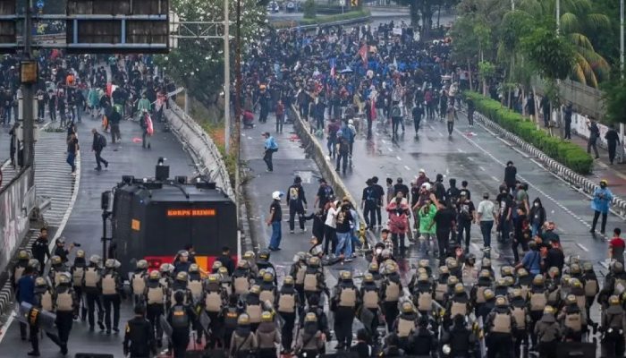 Indonesia trims lawmakers benefits amid deadly protests