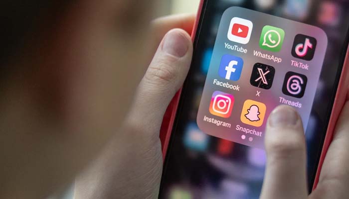 Australias landmark social media ban for minors possible but risky, report