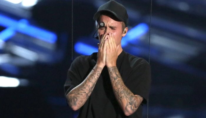 Justin Bieber emotional breakdown on the stage