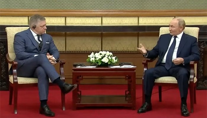 بیجنگ میں روسی صدر پیوٹن کی سلوواکیا کے وزیرِ اعظم رابرٹ فیکو سے ملاقات—سوشل میڈیا گریب