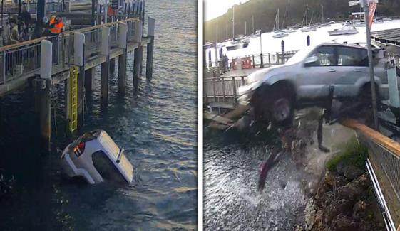 فیری ٹرمینل پر خوفناک منظر، گاڑی سمندر میں جاگری