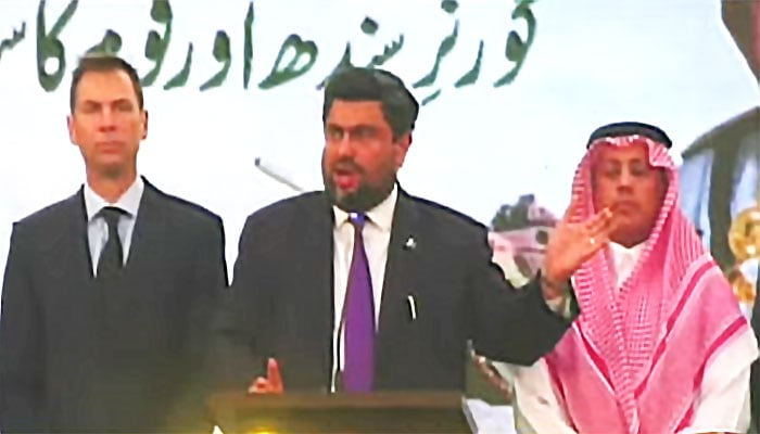 گورنر سندھ کامران ٹیسوری یومِ دفاع کی تقریب سے خطاب کر رہے ہیں—’جیو نیوز‘ گریب