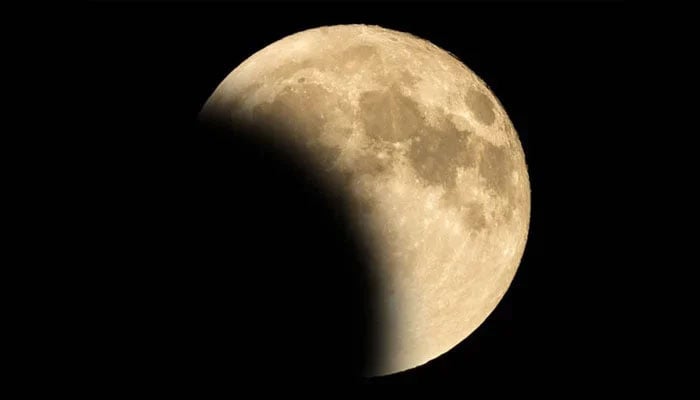 رواں سال کا دوسرا مکمل چاند گرہن آج رات ہوگا