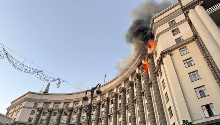 Russia hits Ukrainian government building for first time in air strikes