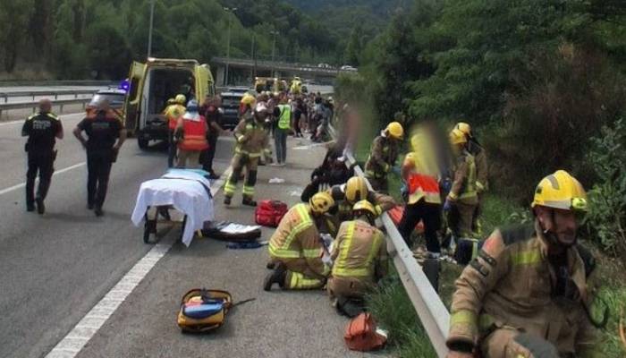 Coach crash in Catalonia leaves 10 injured, two in serious condition