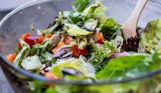 عمر دراز چاہتے ہیں تو روزانہ سلاد کا استعمال کریں، ماہرین صحت