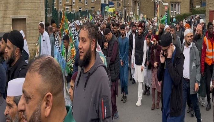 بریڈفورڈ میں عید میلاد النبیﷺ کی عظیم الشان محفل و جلوس