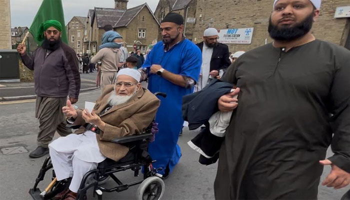بریڈفورڈ میں عید میلاد النبیﷺ کی عظیم الشان محفل و جلوس