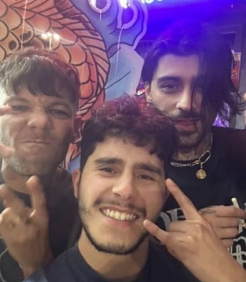Zayn Malik and Louis Tomlinson with a fan