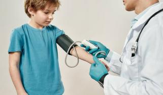کیا بچوں کا بلڈ پریشر بھی باقاعدگی سے چیک کرنا چاہیے؟
