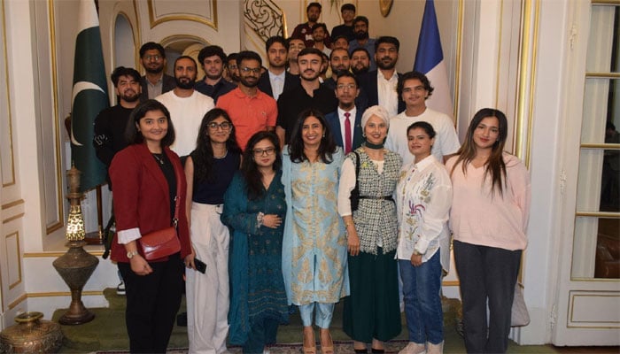 فرانس میں پاکستانی سفیر کا طلباء کے ساتھ انٹرایکٹو سیشن، مسائل سنے