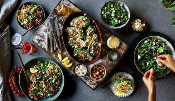 دوپہر کے کھانے سے پہلے سلاد کھانے کے 5حیرت انگیز فوائد