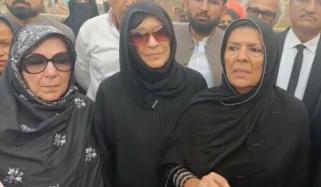 بانی پی ٹی آئی کی تینوں بہنوں کا دھرنا ختم، اڈیالہ جیل سے واپس روانہ 