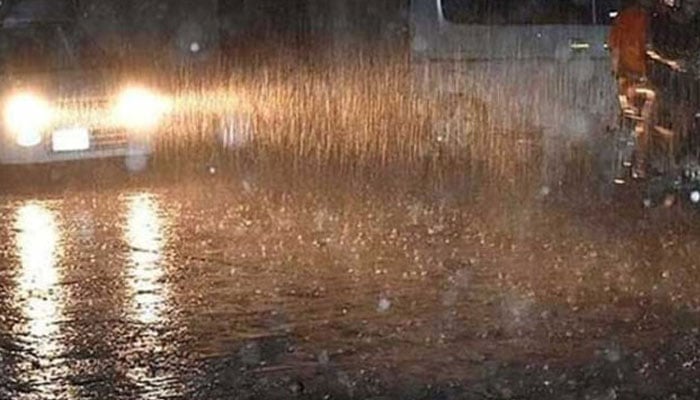 کراچی میں کہیں ہلکی اور کہیں تیز بارش