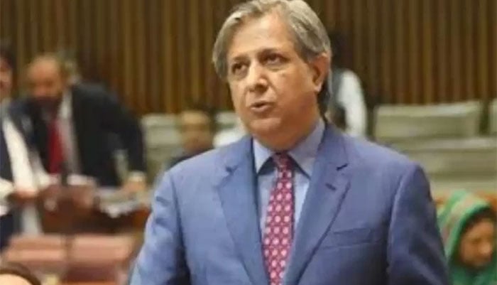 اعظم نذیر کا چیف جسٹس کو خط لکھنے والوں کو ایسی باتیں ٹی رومز میں کرنے کا مشورہ