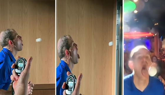 30 سیکنڈ میں 51 بار ٹیبل ٹینس بال منہ سے دیوار پر مارنے کا ریکارڈ