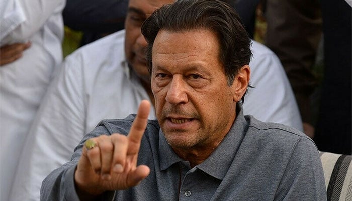 عمران خان کی ہدایت کے بعد بیشتر پارٹی سینیٹرز قائمہ کمیٹیوں سے مستعفی