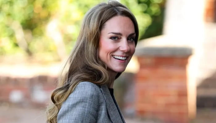 Kate Middleton serves boss glam in power suit with fresh blonde look