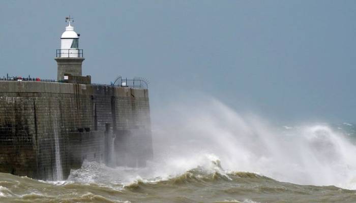 UK weather: Yellow warning issued as strong winds expected this weekend