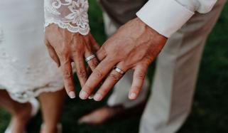 شوہروں کو بیوی کے خاندان کا سر نیم رکھنے کی اجازت مل گئی