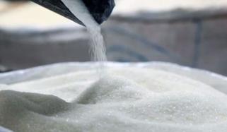 کراچی کے شہری ملک میں سب سے مہنگی چینی خریدنے پر مجبور 