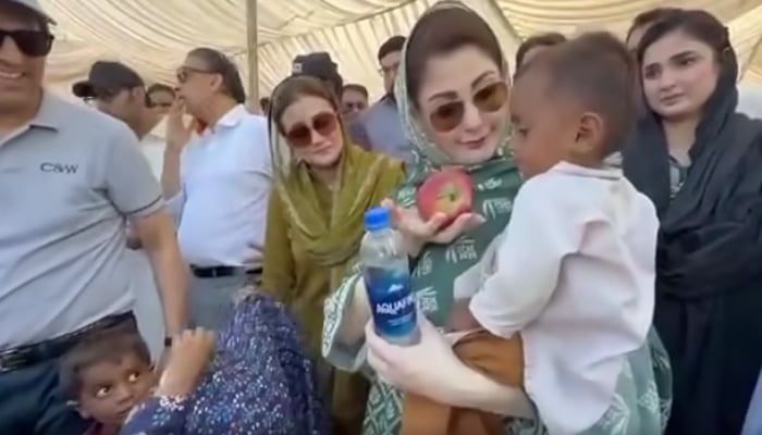 مریم نواز کا رحیم یار خان کے سیلاب زدہ علاقوں کا دورہ