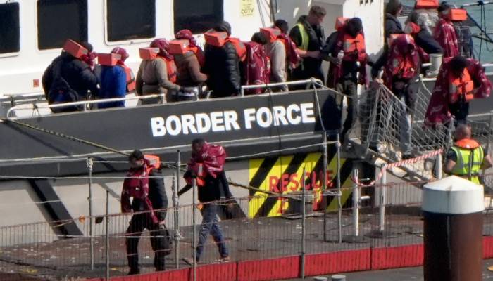 UK set to deport migrants to France next week under new deal