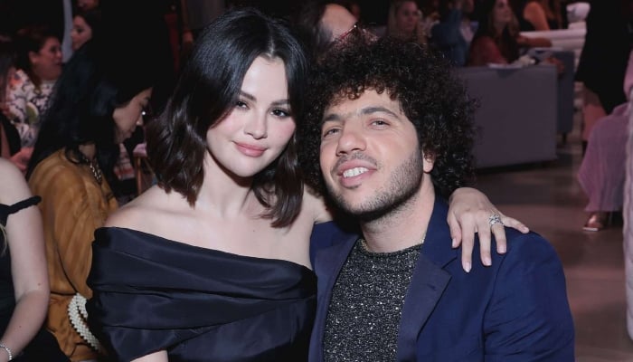 Selena Gomez shows off slim new look as she hits major achievement