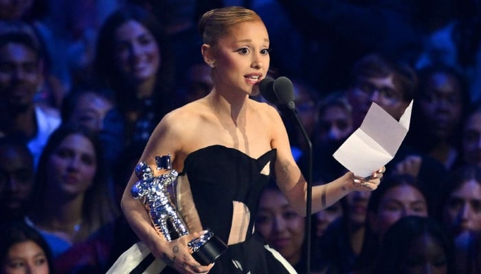 Ariana Grande receives touching note over VMAs win amid tour ticket drama