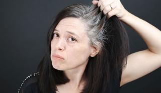 سفید بالوں کو قدرتی طور پر سیاہ کرنا اب ممکن، چینی ماہرین نے حل ڈھونڈ لیا