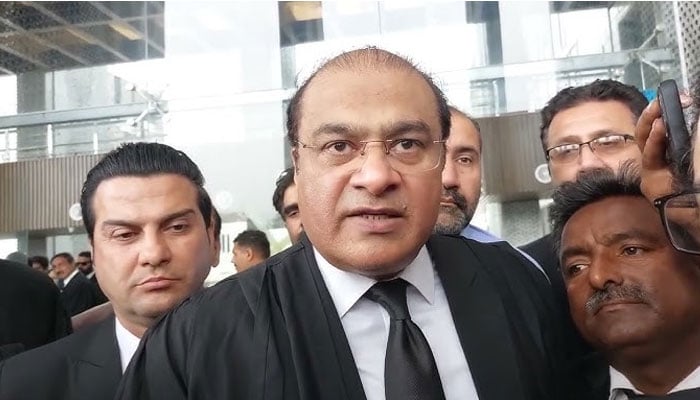کئی مقدمات میں وکلاء کو انگیج کرنا چیلنج ہے، سلمان صفدر