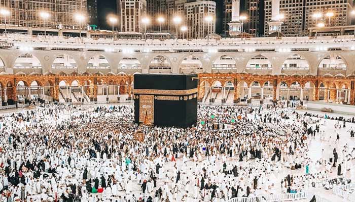 زائرین سخت گرم موسم میں دھوپ میں پیدل چلنے سے اجتناب کریں، سعودی وزارت حج و عمرہ