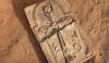ابوظبی سے 14 سو سال پرانا صلیب دریافت