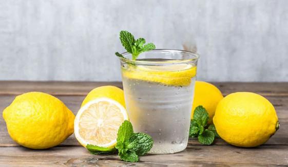 ایک ماہ تک روزانہ صبح لیموں پانی پینے کے 5 حیرت انگیز فوائد