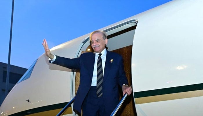 وزیراعظم شہباز شریف لندن پہنچ گئے