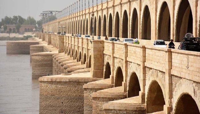 سکھر بیراج پر پانی میں 24 ہزار کیوسک کمی، مزید کمی کا امکان