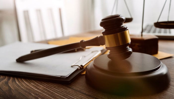 ہوٹل میں شلوار قمیص والوں کو سروس نہ دینے کا کیس: فریقین کے دلائل مکمل، فیصلہ 2 اکتوبر کو سنایا جائے گا
