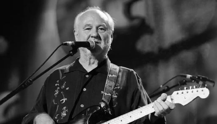 Sonny Curtis, ‘Mary Tyler Moore Show’ theme song writer, dies at 88