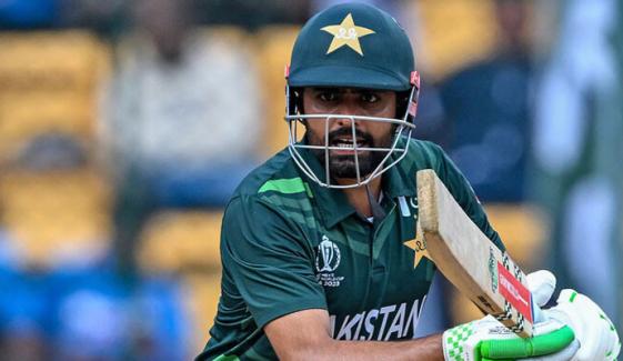 بابر اعظم کی ٹیم میں واپسی سے متعلق سوشل میڈیا پر تبصرے 