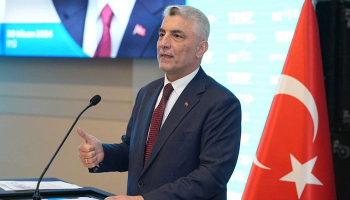 ترک وزیرِ تجارت عمربولات—تصویر بشکریہ غیر ملکی میڈیا