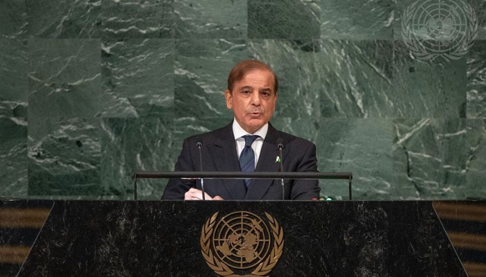 وزیراعظم شہباز شریف یو این جنرل اسمبلی اجلاس میں شرکت کیلئے لندن سے نیویارک روانہ